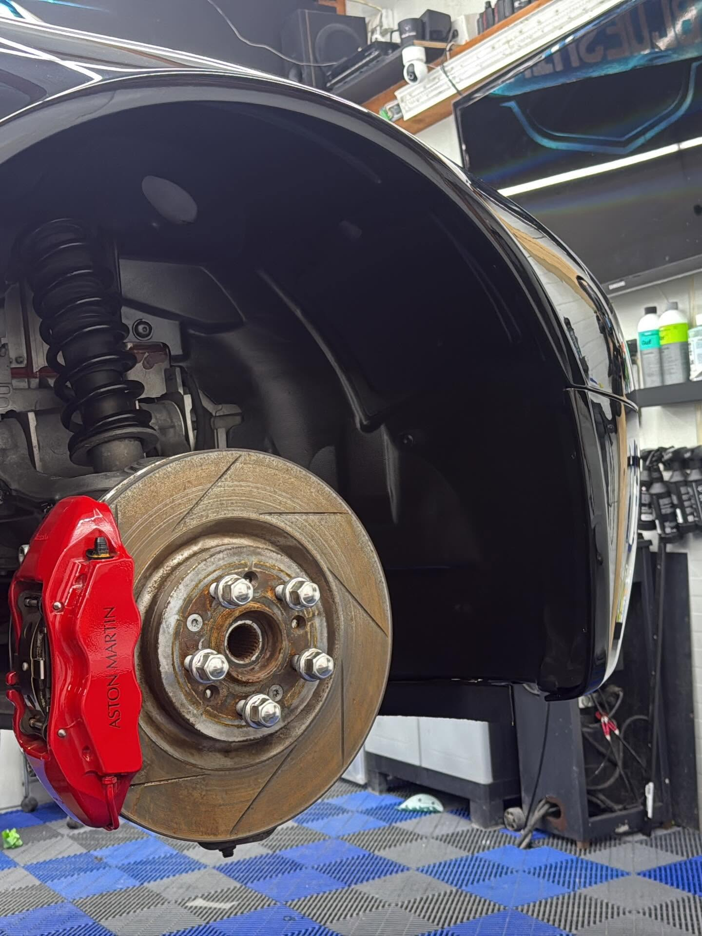 Aston Martin Vantage V8 - realizacja BlueShine 4